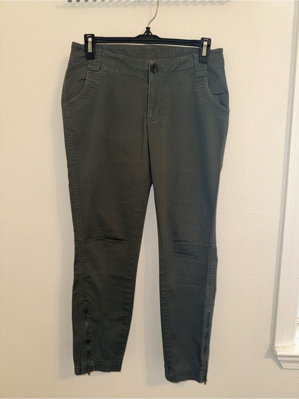 Athleta Olive Organic Cotton Zip Ankle Utility Pants Women’s Size 0
